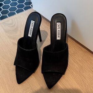 Cape Robbin Black Pointed Toe Heels